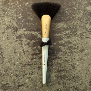Too Faced Contour Brush